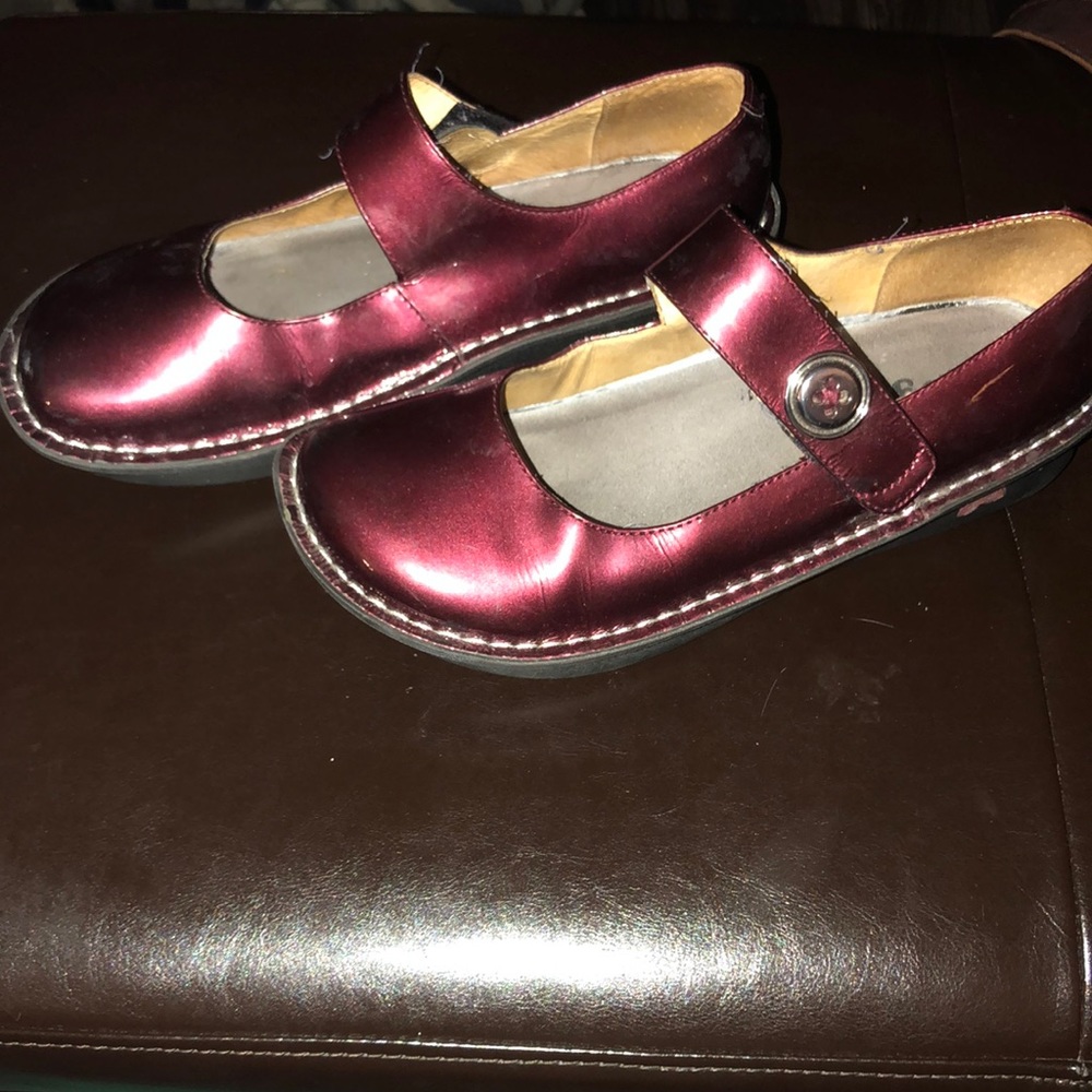 Wine merlot Algeria nursing clogs